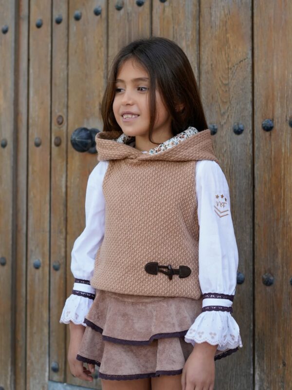 BOMBACHO,  CAMISA Y CHALECO VENUS de NOMA FERNANDEZ, invierno 2025