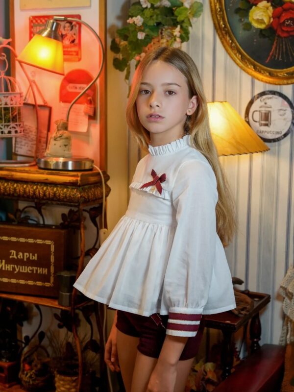 SHORT CON BLUSON Y JERSEY CRIS de NOMA FERNANDEZ, invierno 2025 - Imagen 2