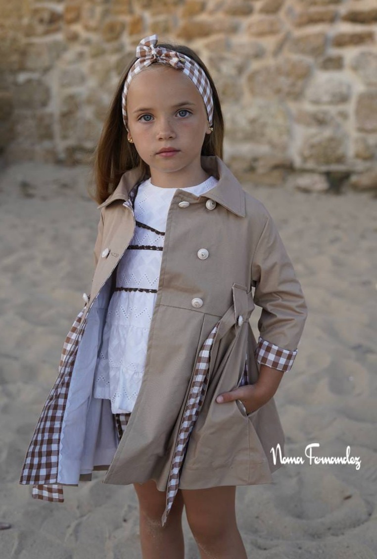 GABARDINA CAMEL de NOMA FERNANDEZ, verano 2026