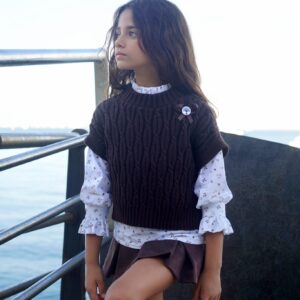 BOMBACHO, CAMISA Y CHALECO KARA de NOMA FERNANDEZ, invierno 2026