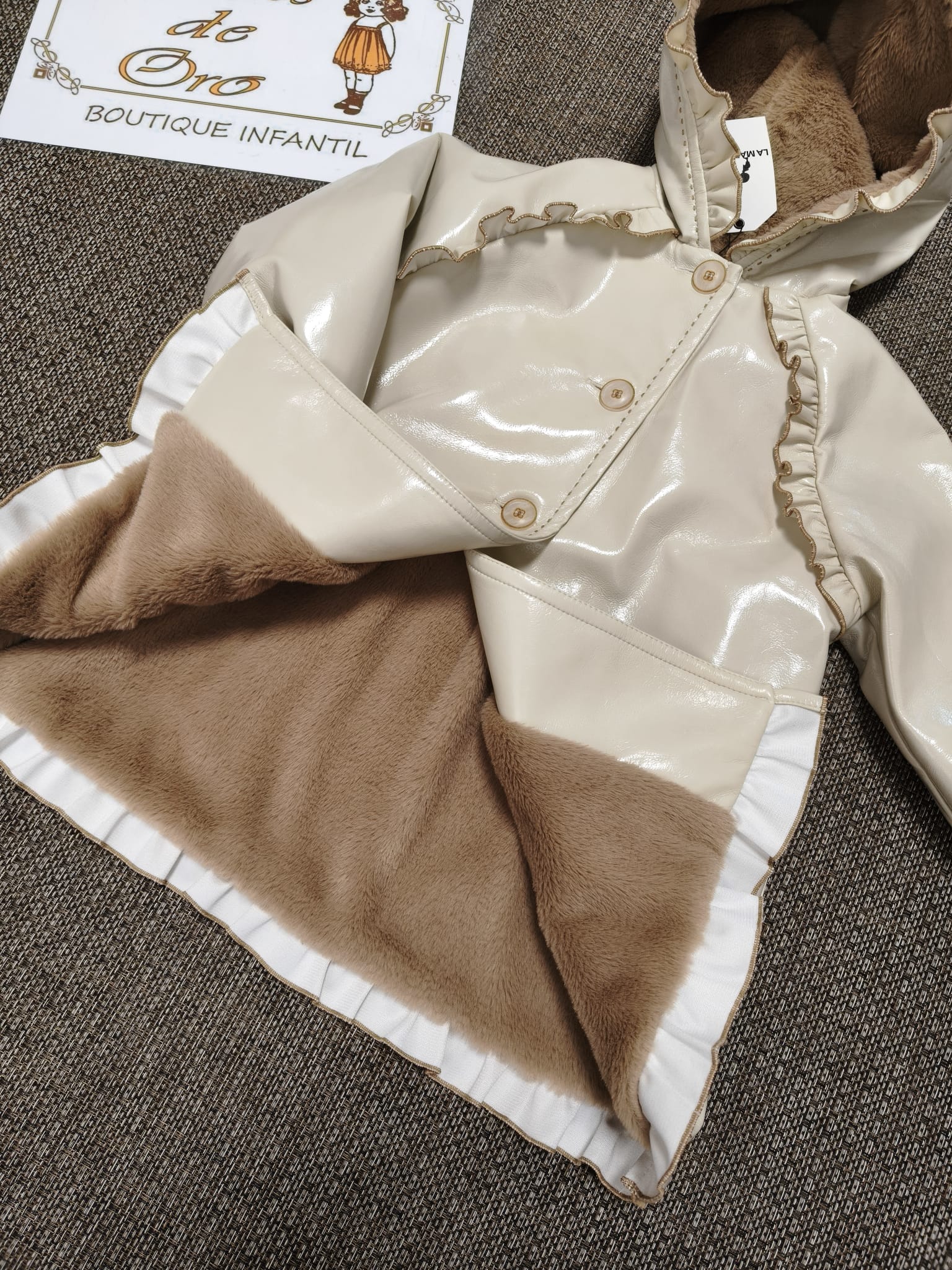 ABRIGO CHAROL CON CAPUCHA BEIGE de LA MARTINICA, invierno 2026 - Imagen 2