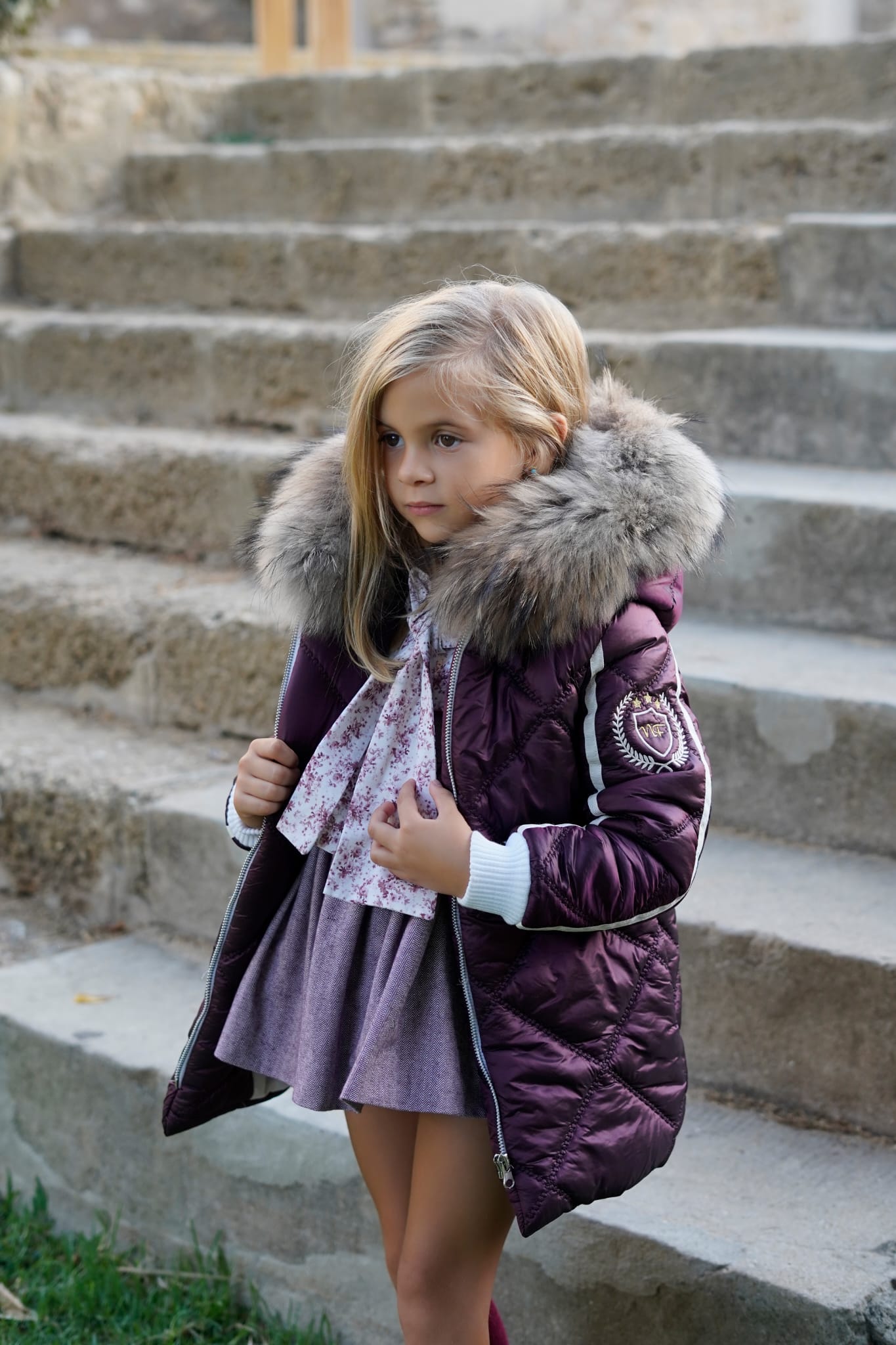 PARKA ACOLCHADA BURDEOS de NOMA FERNANDEZ, invierno 2026